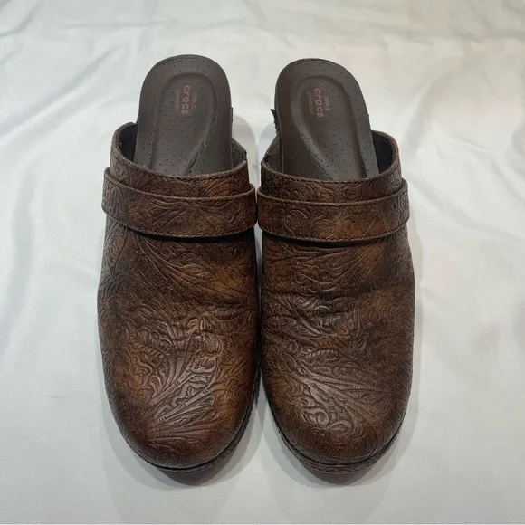 Crocs Brown Embossed Leather-Look Heeled Mules Slide On Women’s Size 10 Shoes - Picture 3 of 16